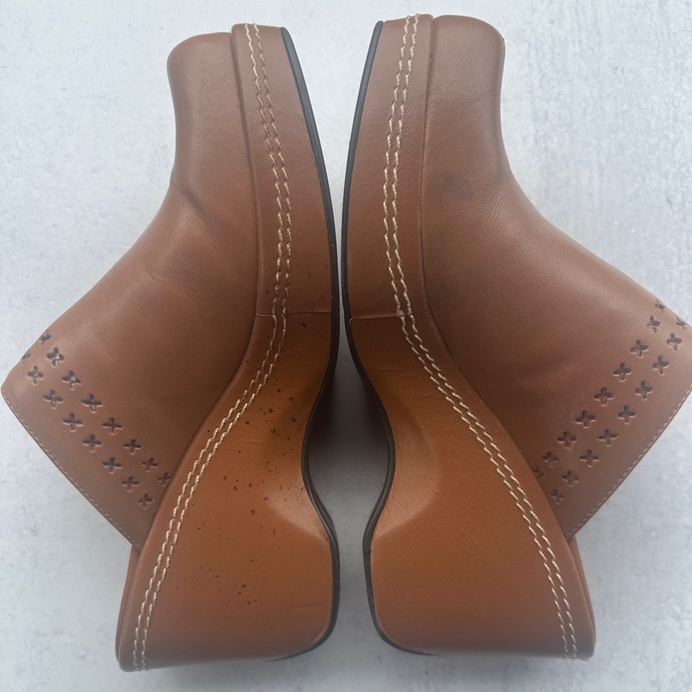 Tommy Hilfiger Women's Tan Mules Brown Platform Shoes